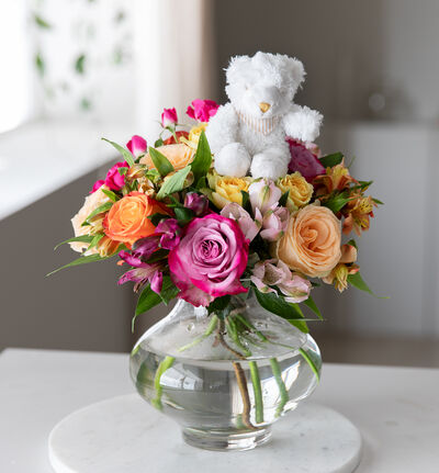 Fargerik bukett med bamse Fargerik bukett med bamse